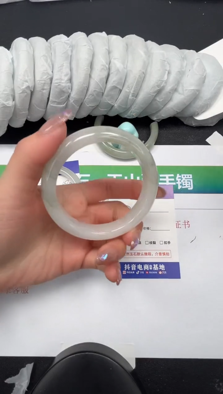 【闪购商品】石英质玉手镯未镶嵌200-58.8