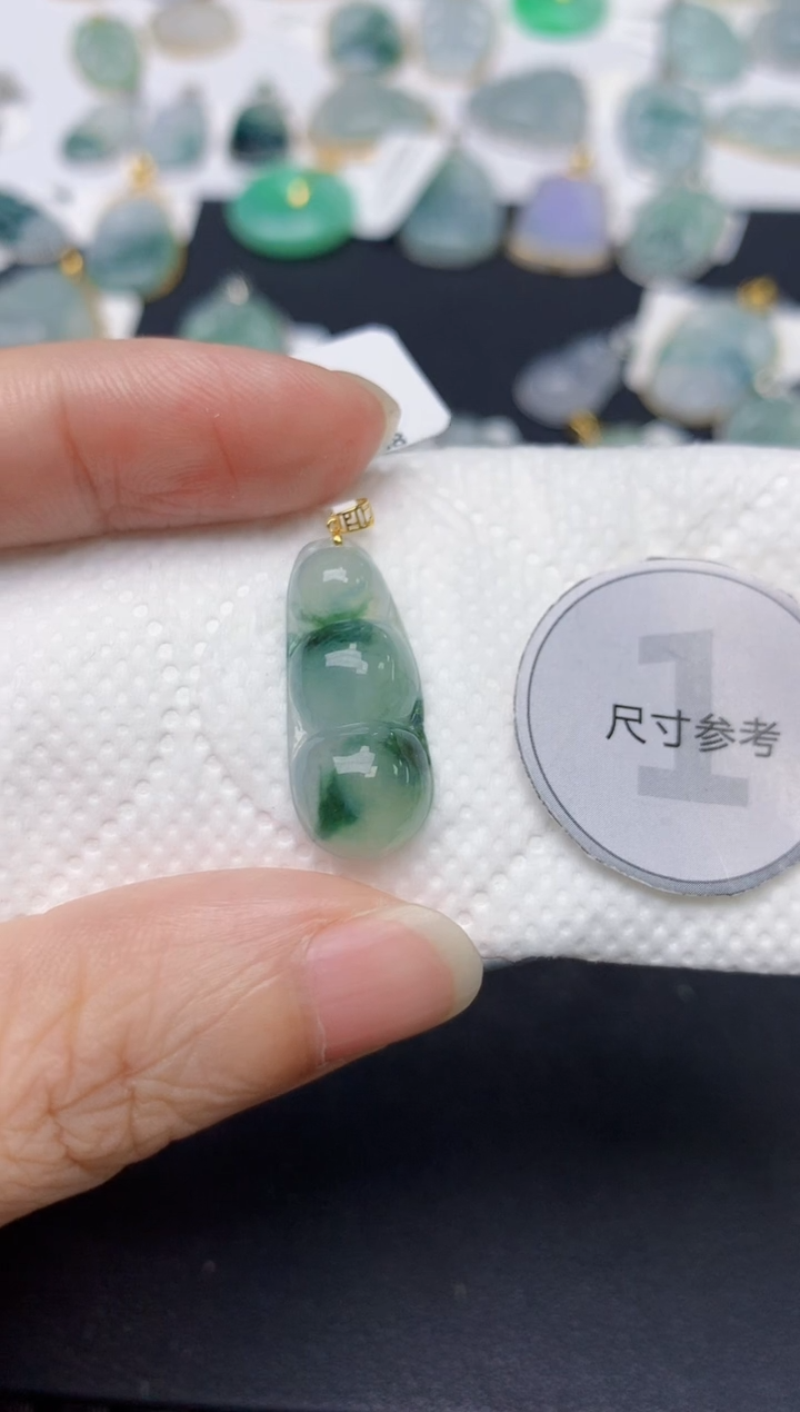 翡翠18K金镶嵌颈饰天然缅甸A货翡翠