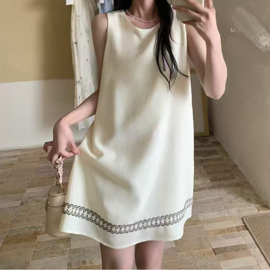 4210号1196#森系休闲刺绣裙摆质感背心裙