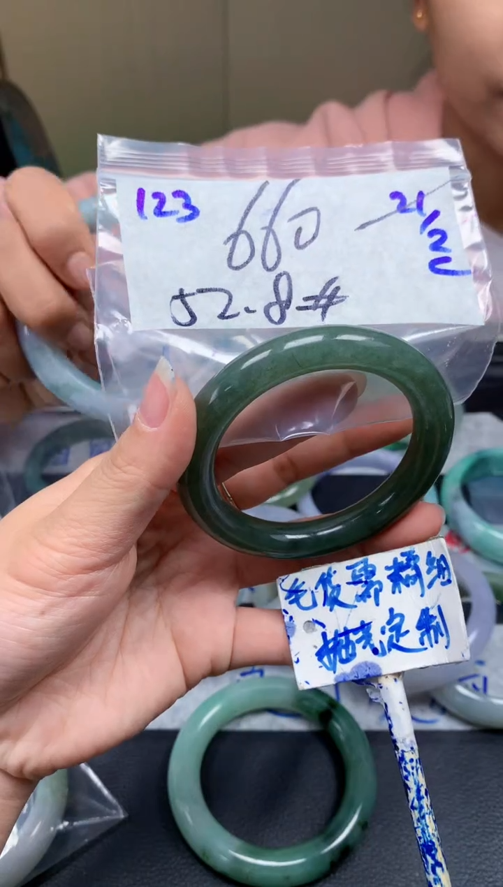 【闪购商品】定制翡翠未镶嵌123毛货需精细抛光手镯多样性拍一发一