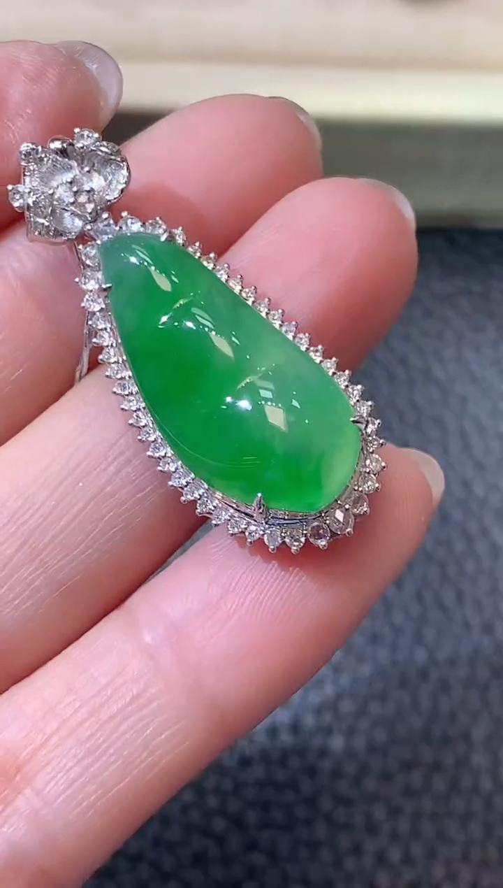 【闪购商品】翡翠吊坠(不含链)18K金镶嵌A86