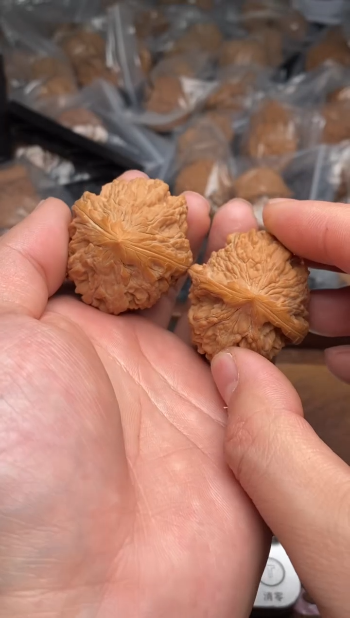 【闪购商品】文玩核桃把件G96号37尺大沽石