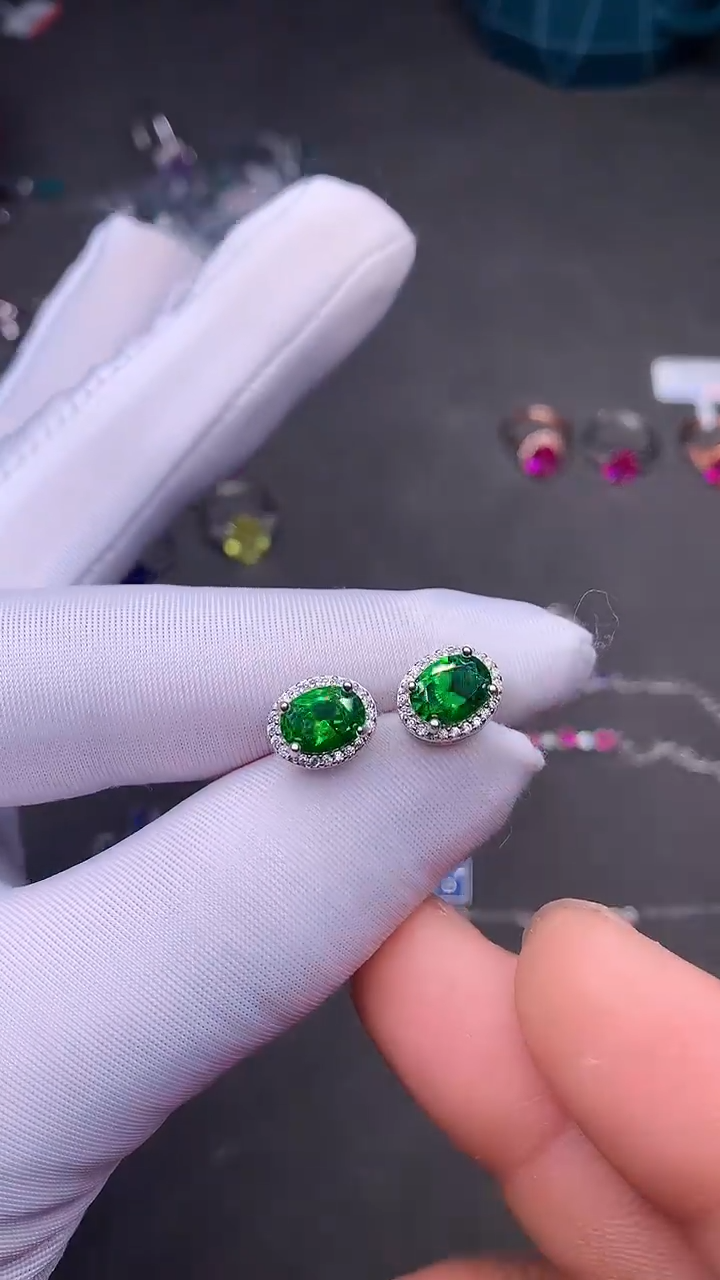 【闪购商品】石榴石（沙弗莱）耳饰银S925镶嵌·····