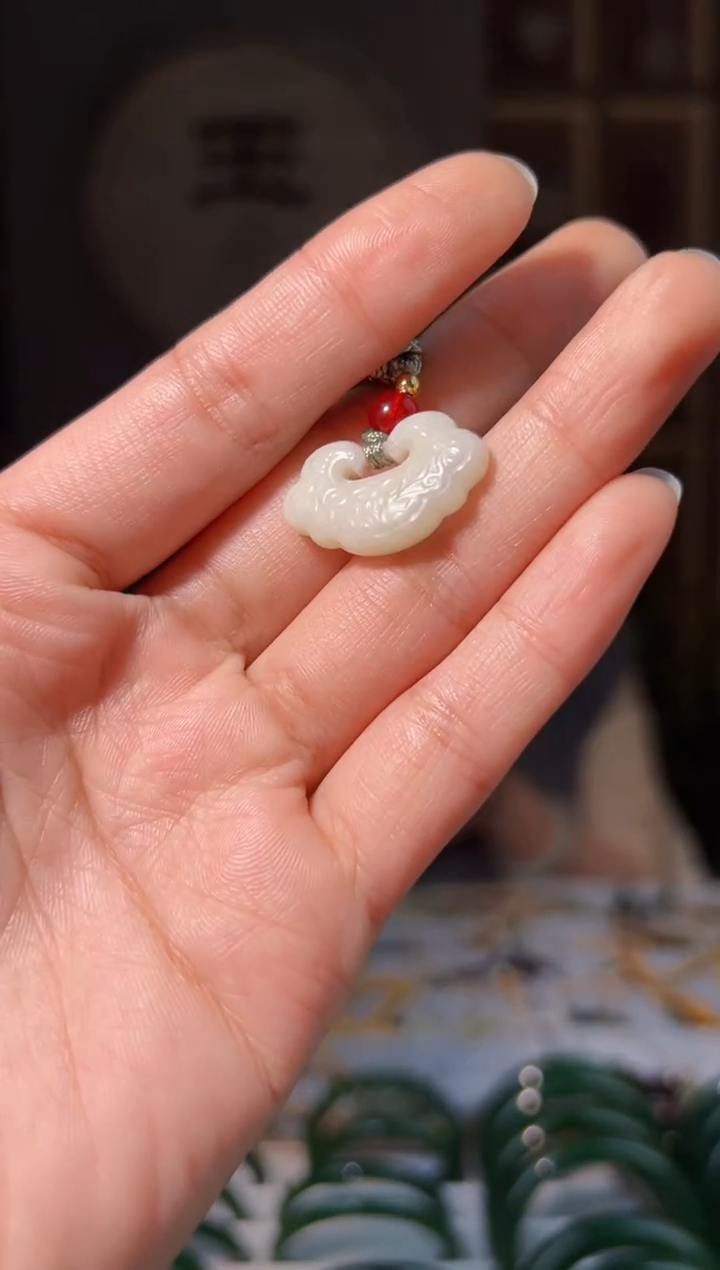 颈饰未镶嵌和田玉拍一发一，拍一发一