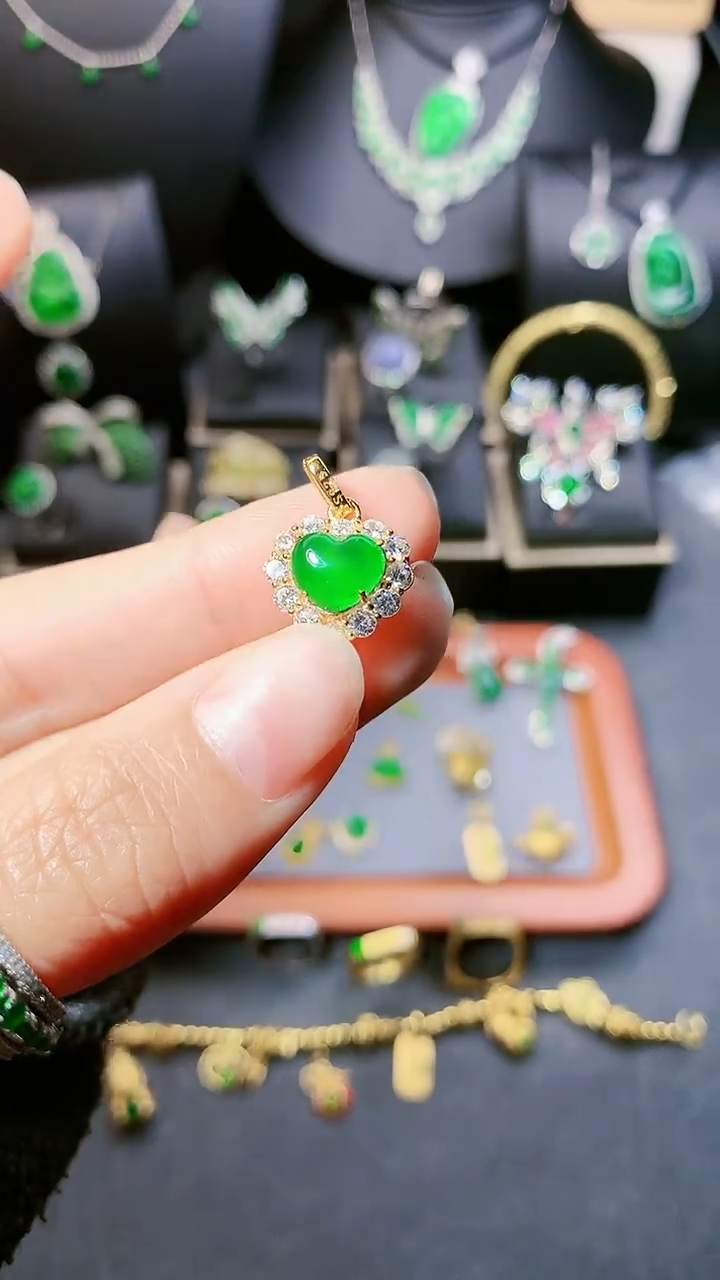 【闪购商品】翡翠吊坠(不含链)银S925镶嵌小提留