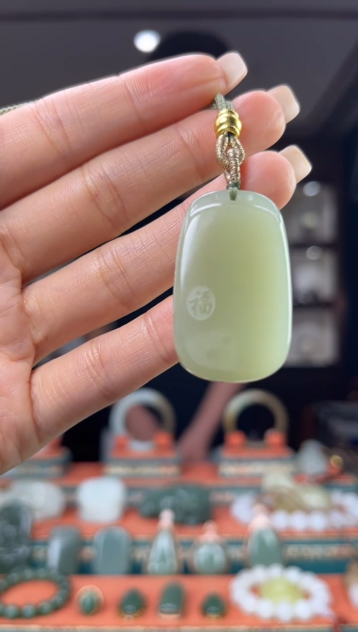 和田玉未镶嵌颈饰佩佩