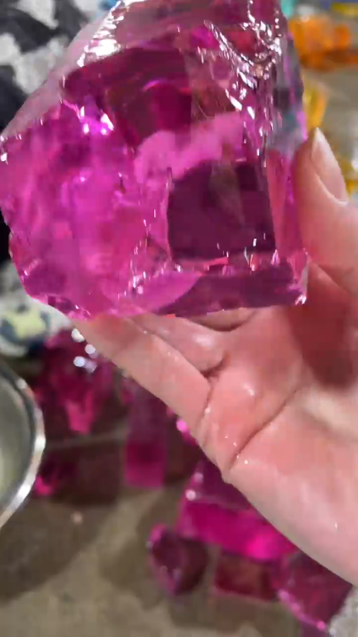 新疆五彩石原石摆件