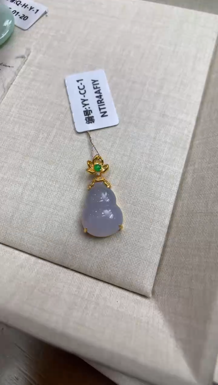【闪购商品】翡翠颈饰18K金镶嵌葫芦