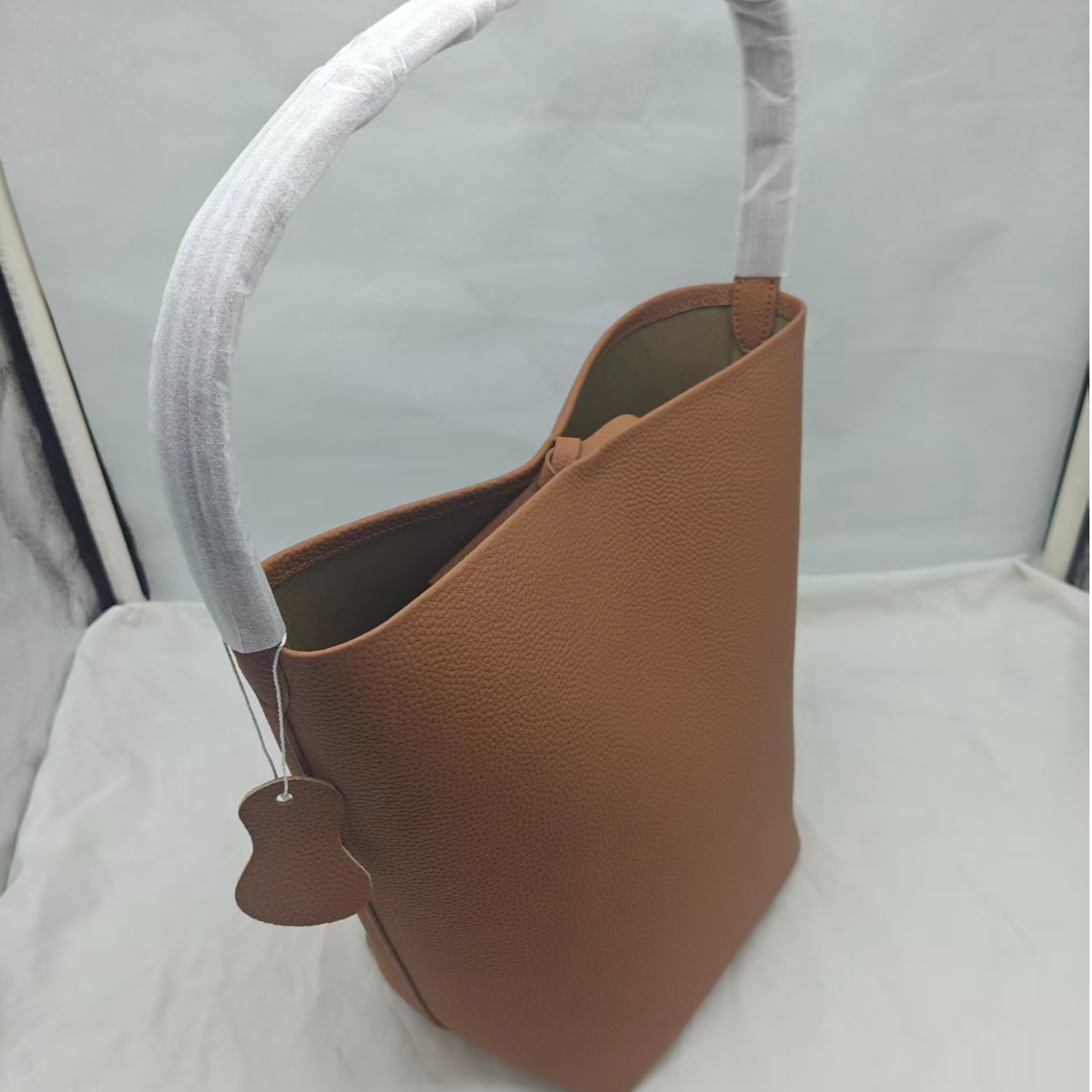 敞口水洗简约风单根水桶包单肩包小众潮流轻奢杏色