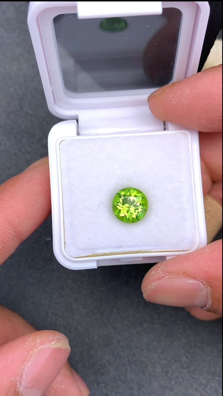 【闪购商品】橄榄石裸石未镶嵌3.7克拉