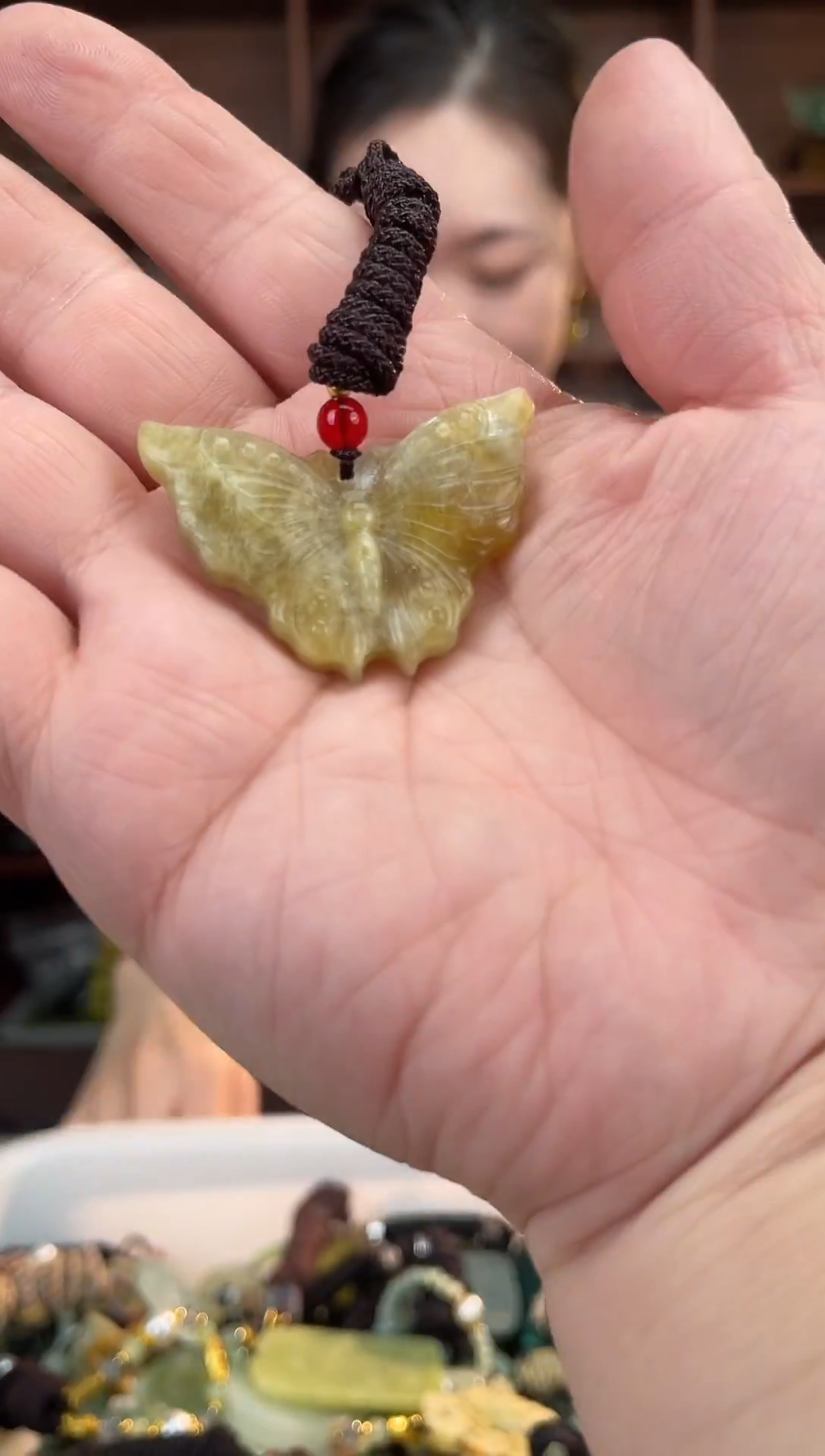 未镶嵌蛇纹石玉颈饰·