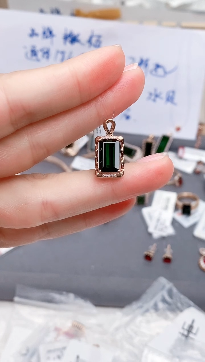 颈饰18K金镶嵌碧玺-专柜-