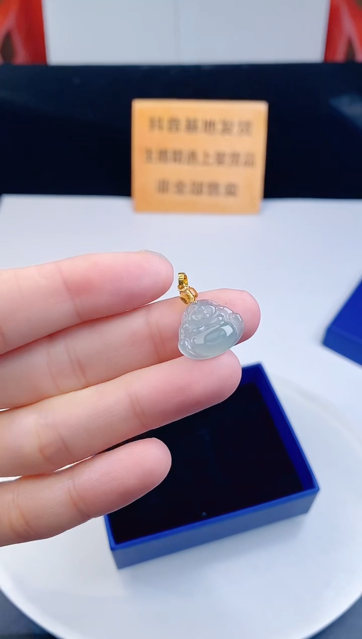 颈饰未镶嵌翡翠 