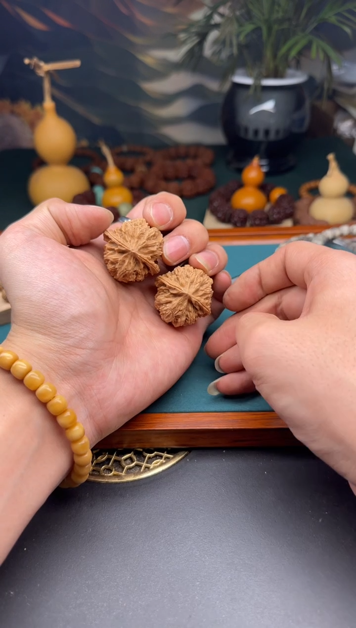 【闪购商品】文玩核桃吊坠苹果园744 有磕尖