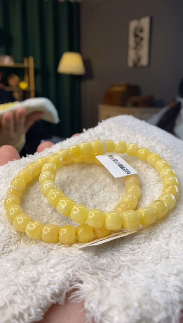 【闪购商品】蜜蜡手串未镶嵌8.2mm老型微瑕多样性发其一