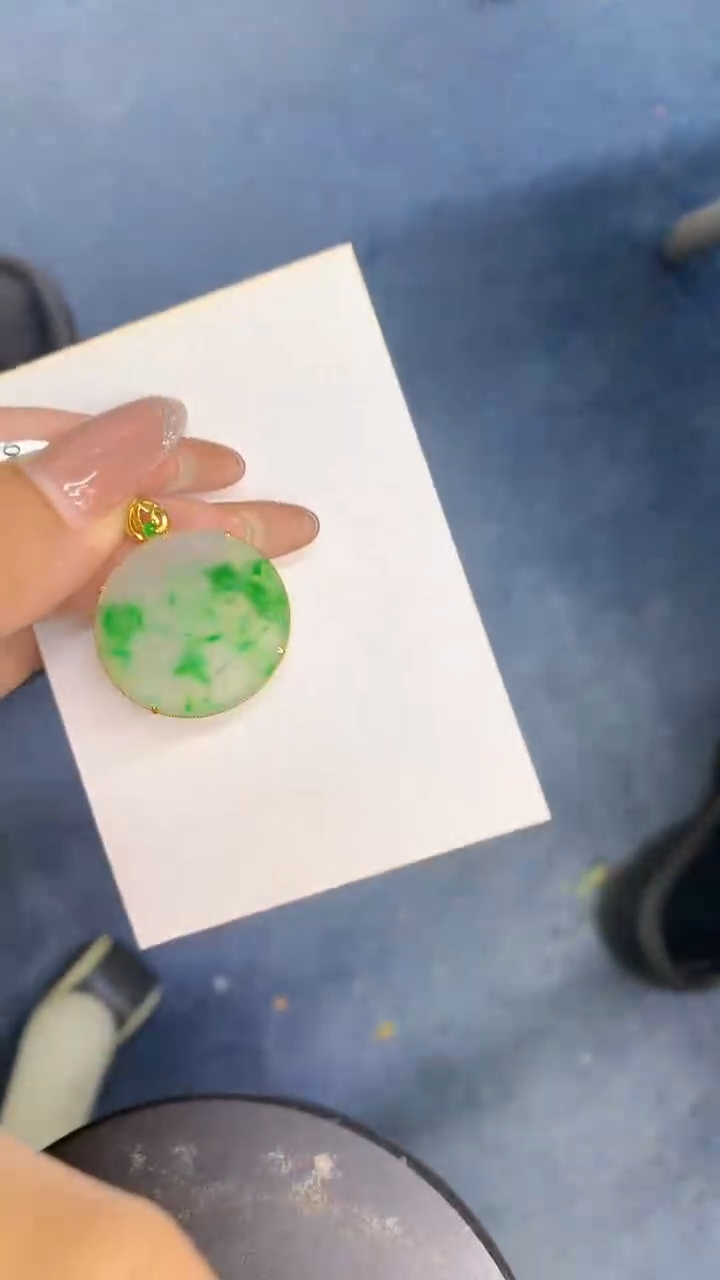 颈饰18K金镶嵌翡翠1