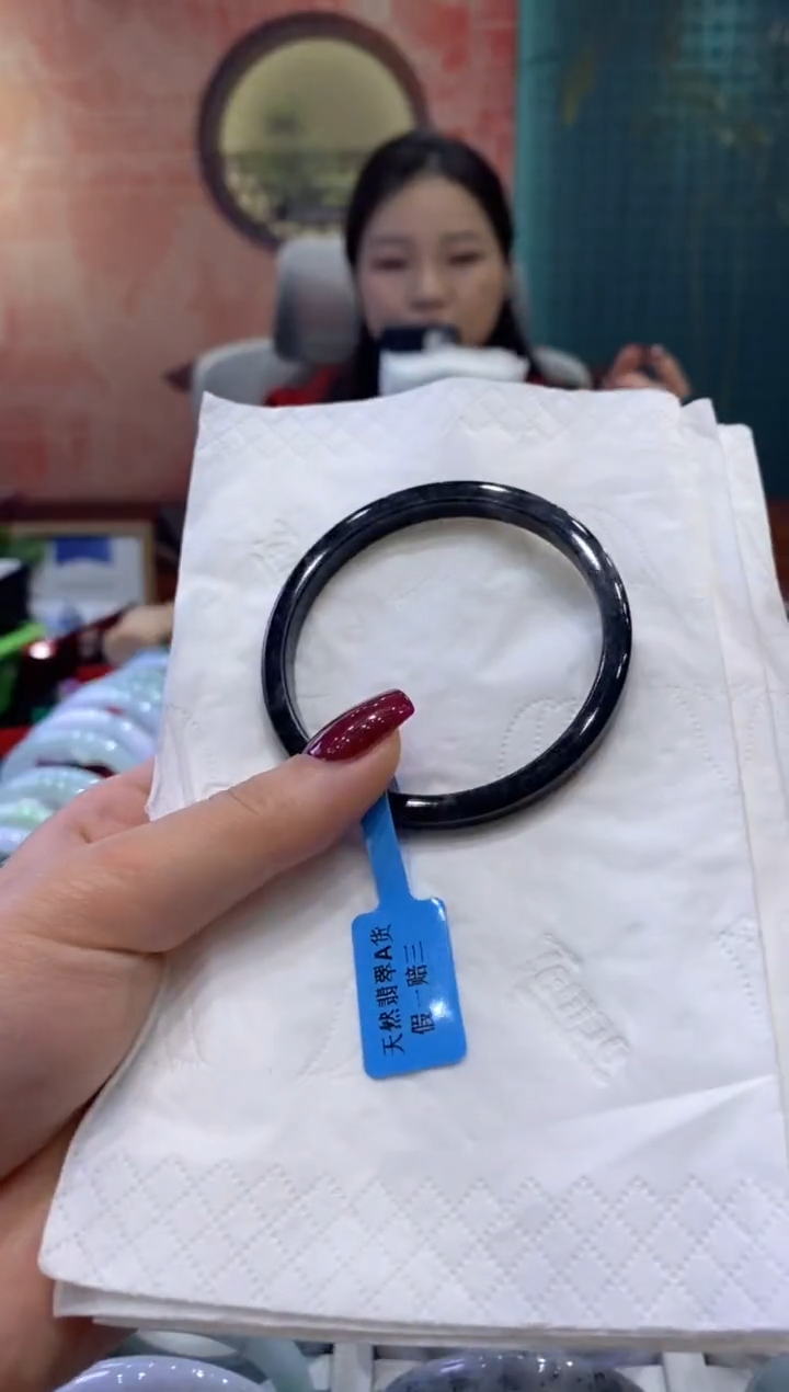 【闪购商品】翡翠手镯未镶嵌多人08292