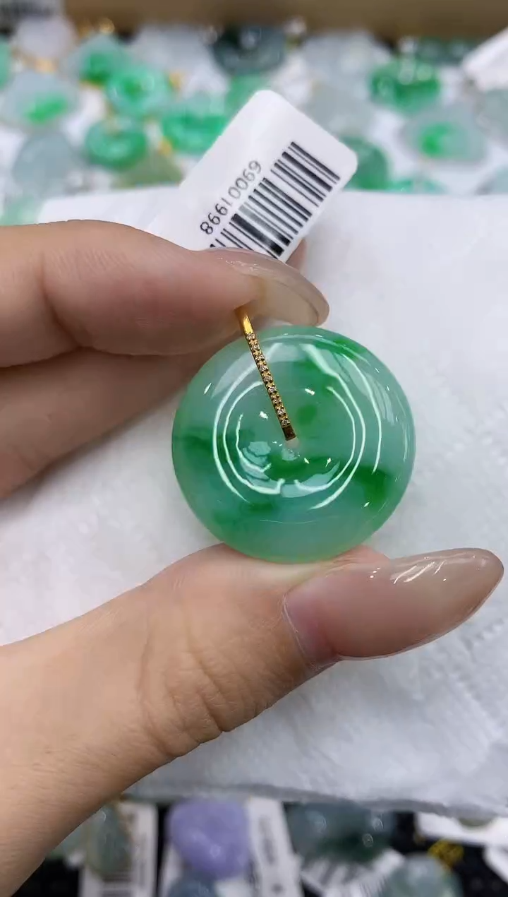 翡翠18K金镶嵌颈饰111111111111