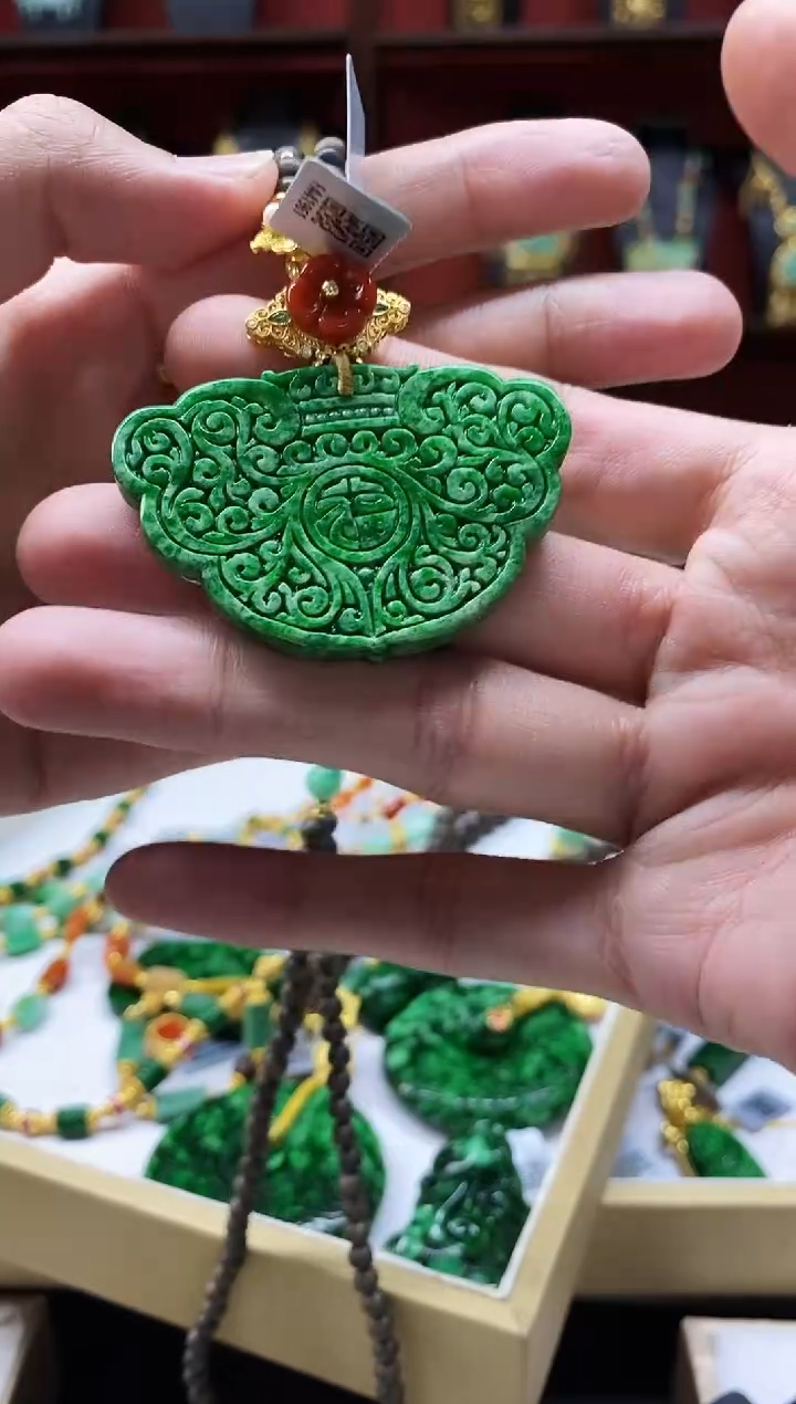 颈饰未镶嵌翡翠吊坠