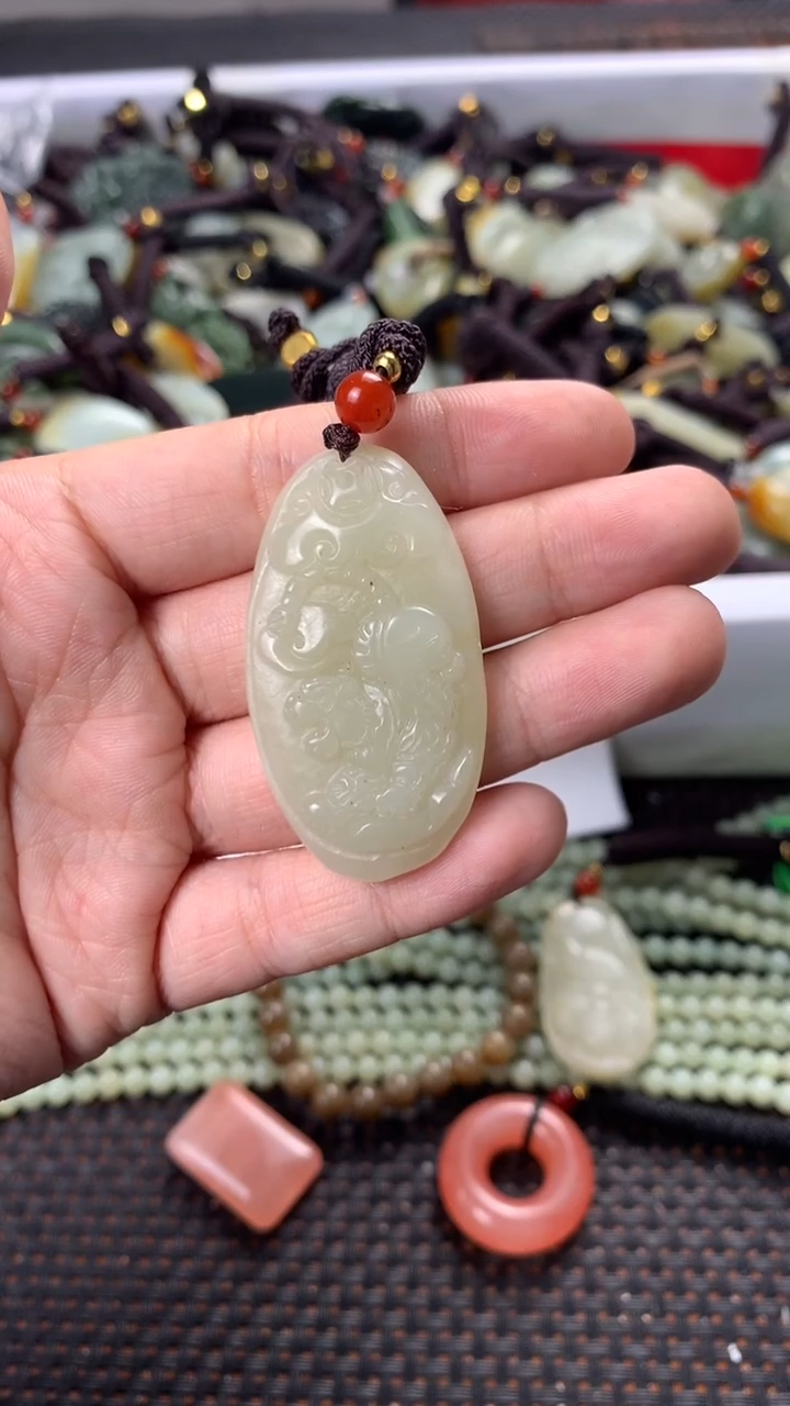 【闪购商品】和田玉颈饰未镶嵌多样性发货没有证书拍一发一有瑕