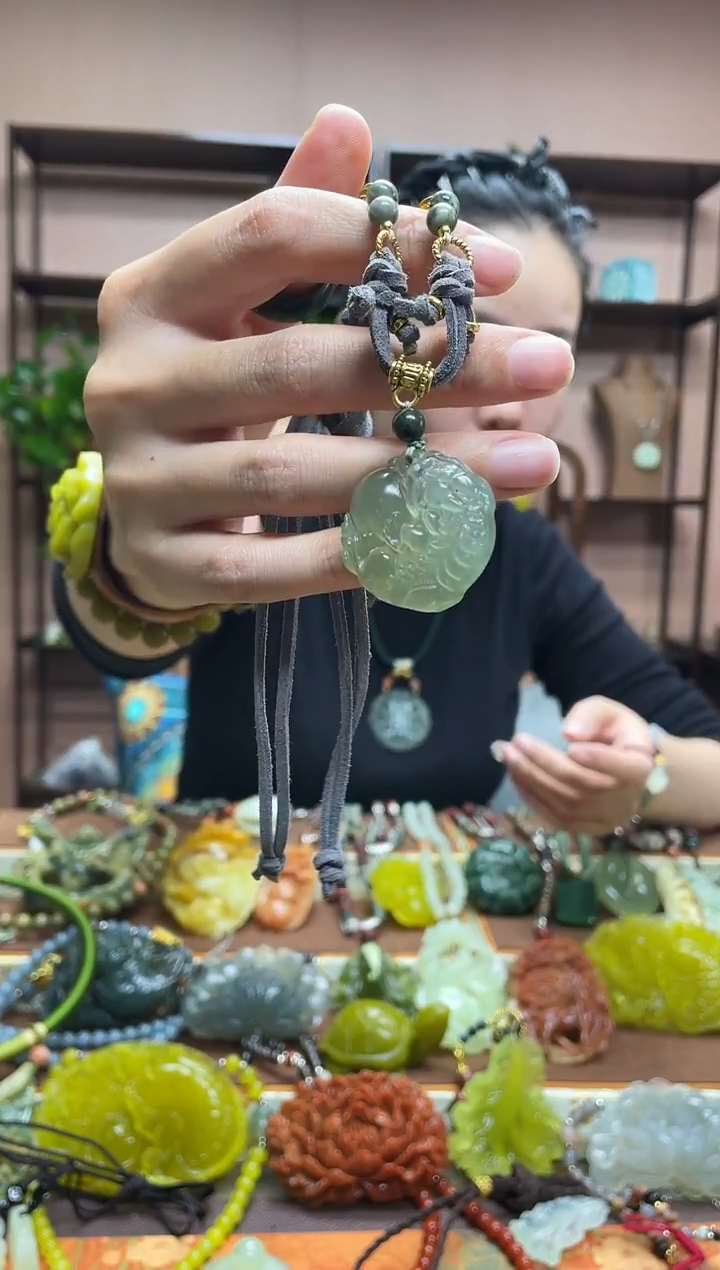 未镶嵌岫玉吊坠·