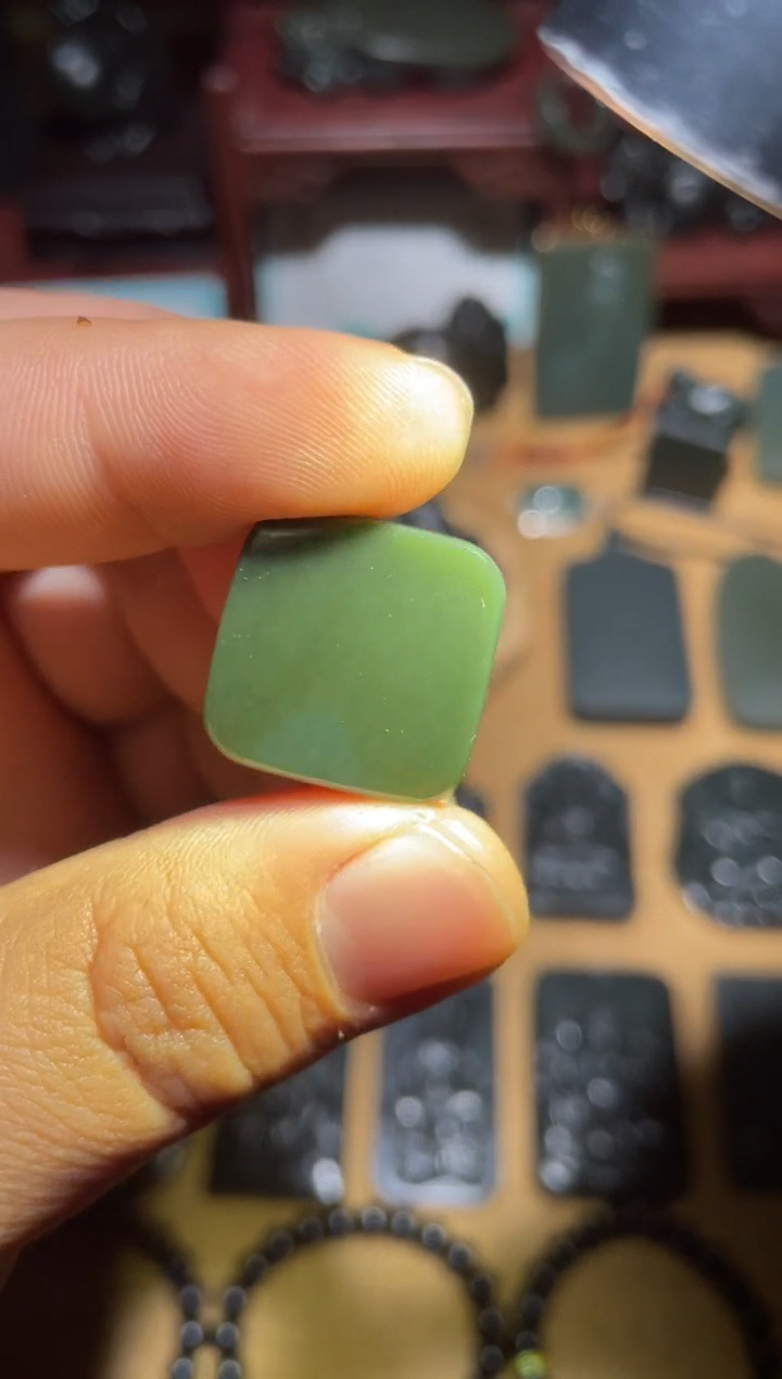 颈饰未镶嵌和田玉（青玉）1