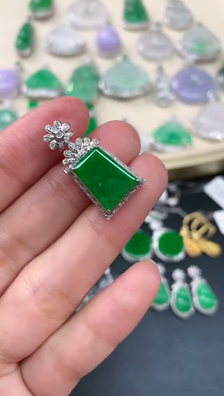 【闪购商品】翡翠吊坠(不含链)18K金镶嵌A118|2980