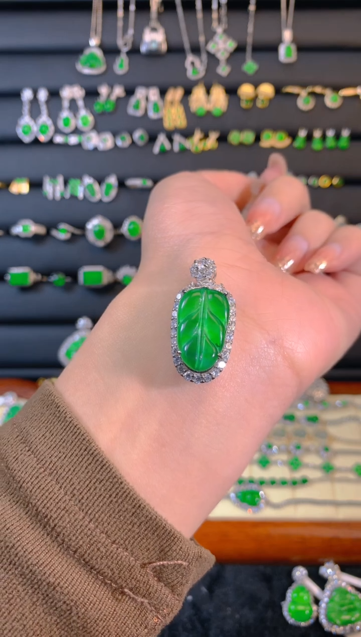 【闪购商品】翡翠吊坠(赠链)银S925镶嵌叶子