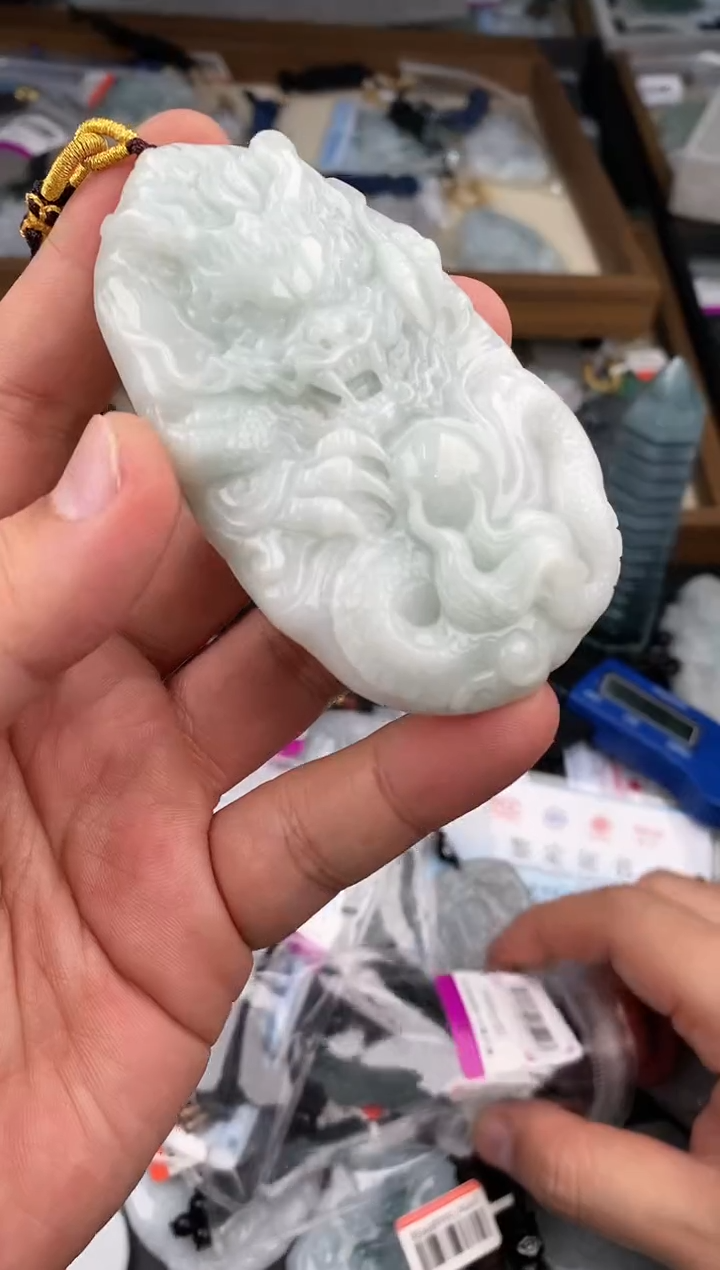 【闪购商品】翡翠颈饰未镶嵌   天然翡翠，一物一图