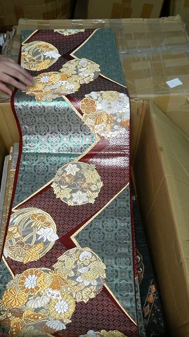 织绣7红绿织金蝴蝶花卉特价