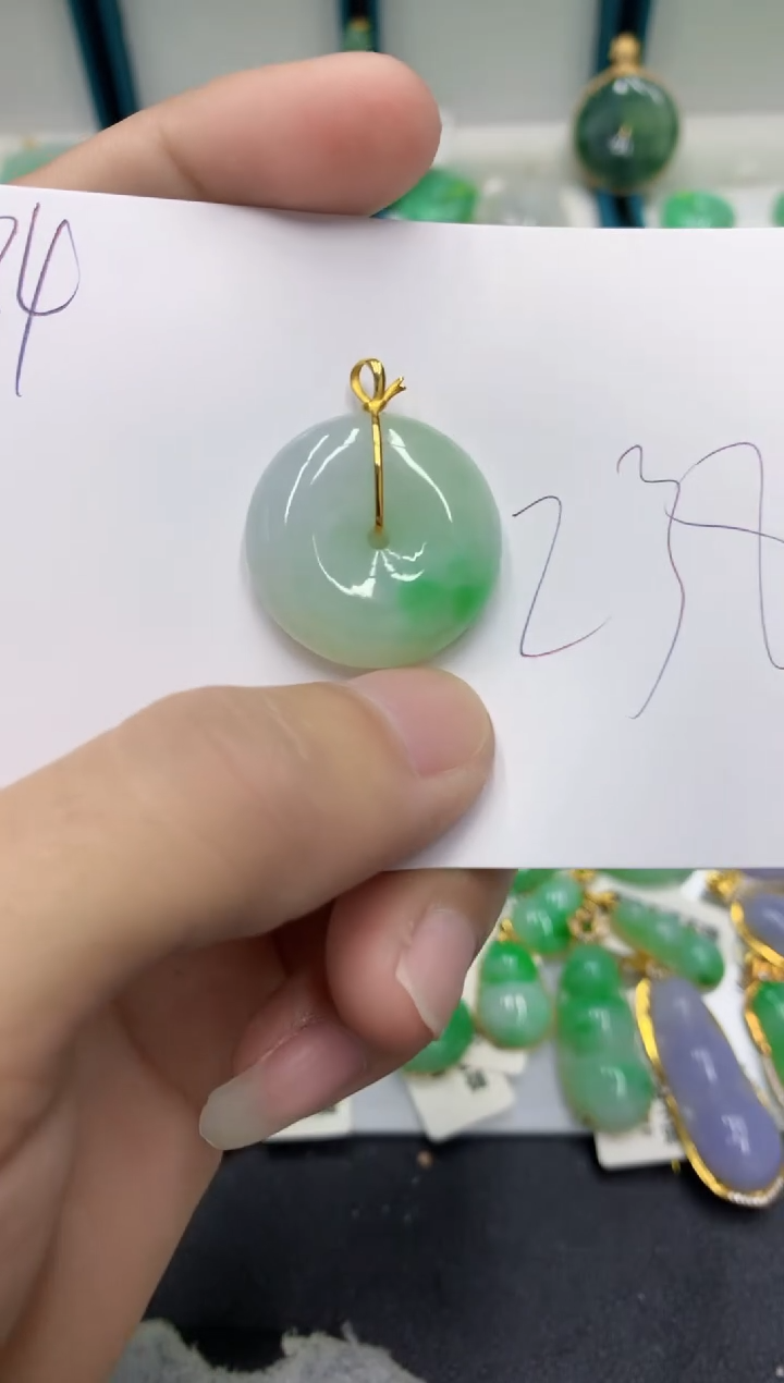 【闪购商品】翡翠颈饰18K金镶嵌翡翠