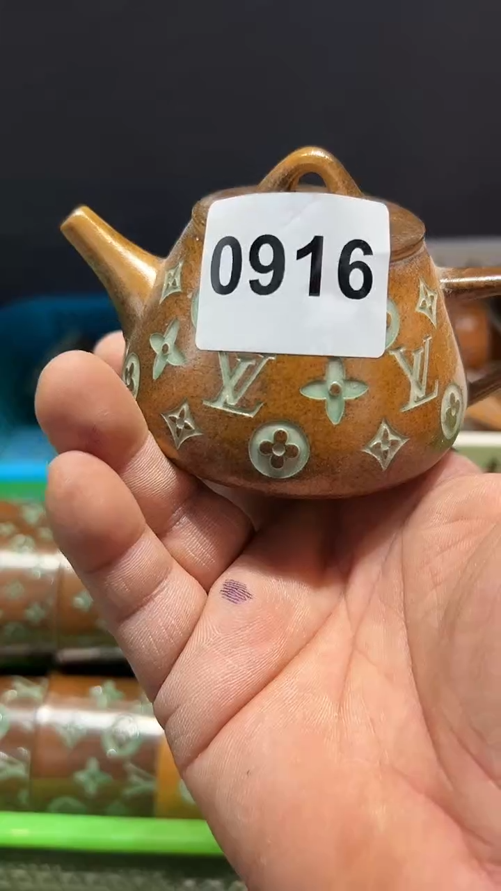 龙泉窑老花包包壶0916