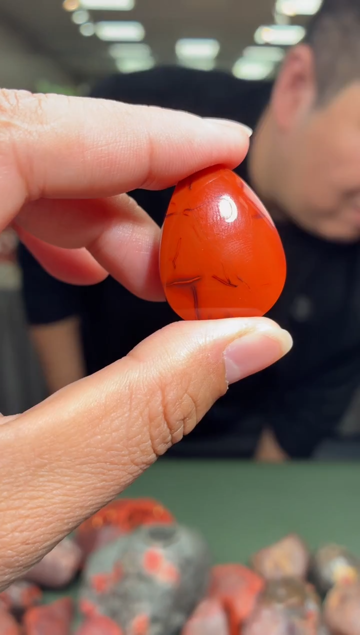 颈饰未镶嵌南红玛瑙水滴一个