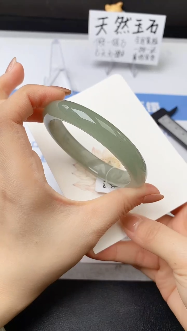 【闪购商品】石英质玉手镯未镶嵌s324-DB