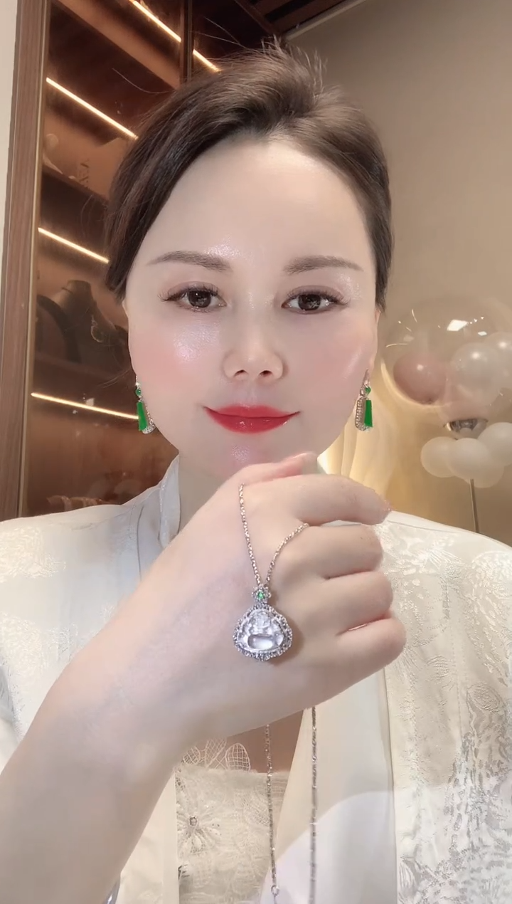 【闪购商品】翡翠吊坠(不含链)18K金镶嵌A50 