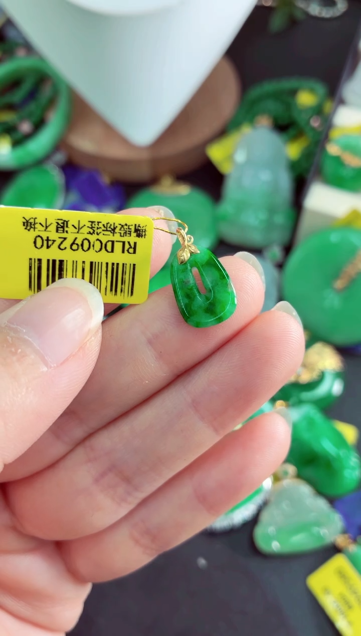 吊坠(不含链)18K金镶嵌翡翠挂件