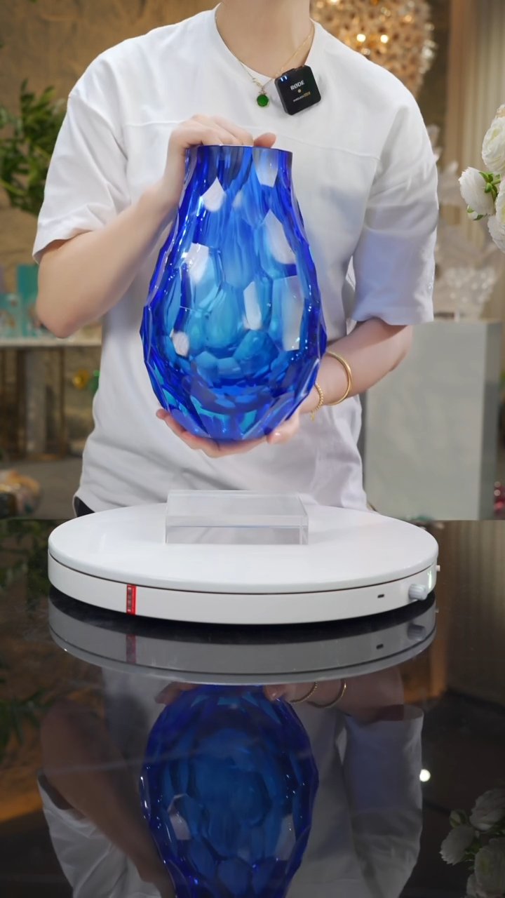 瓷片福利蓝色凹切面花瓶