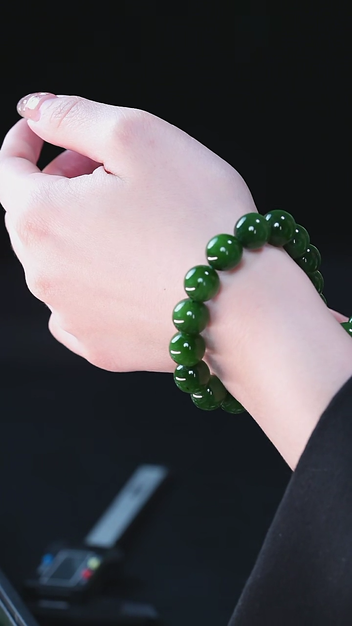 【闪购商品】和田玉手串未镶嵌俄料碧玉菠菜绿红皮卡12mm