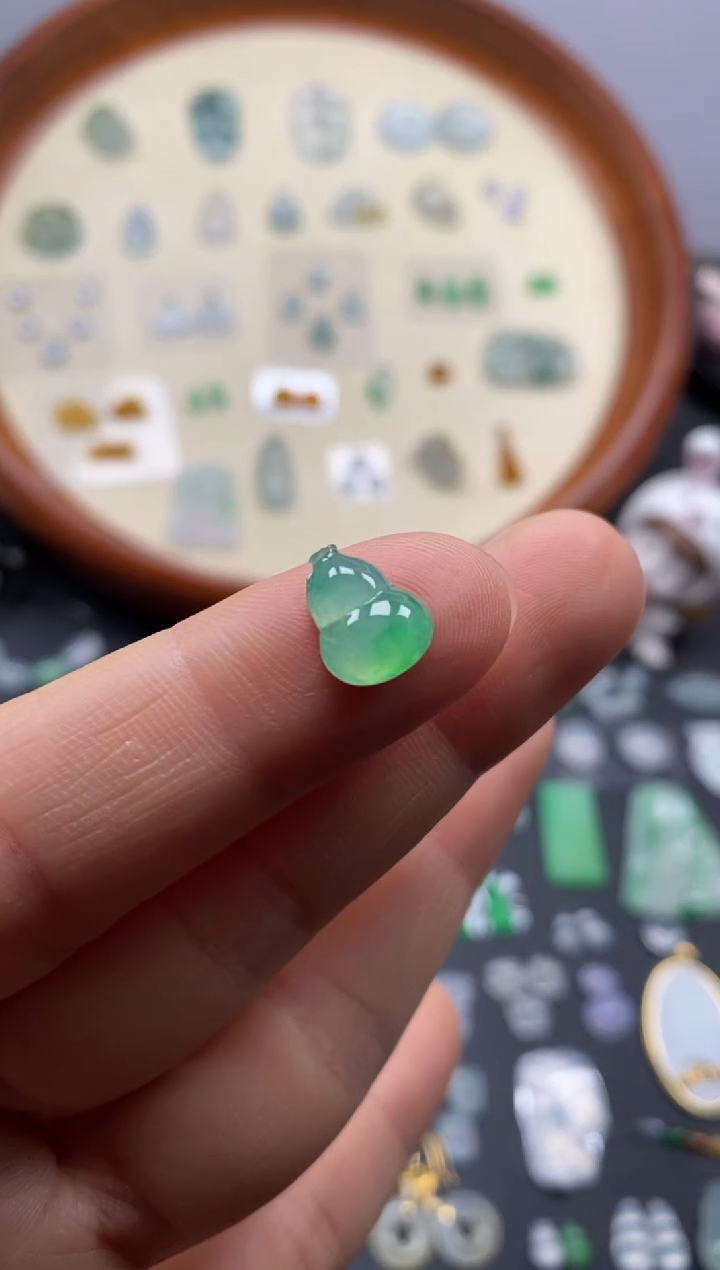 颈饰未镶嵌翡翠冰果緑葫芦/芬