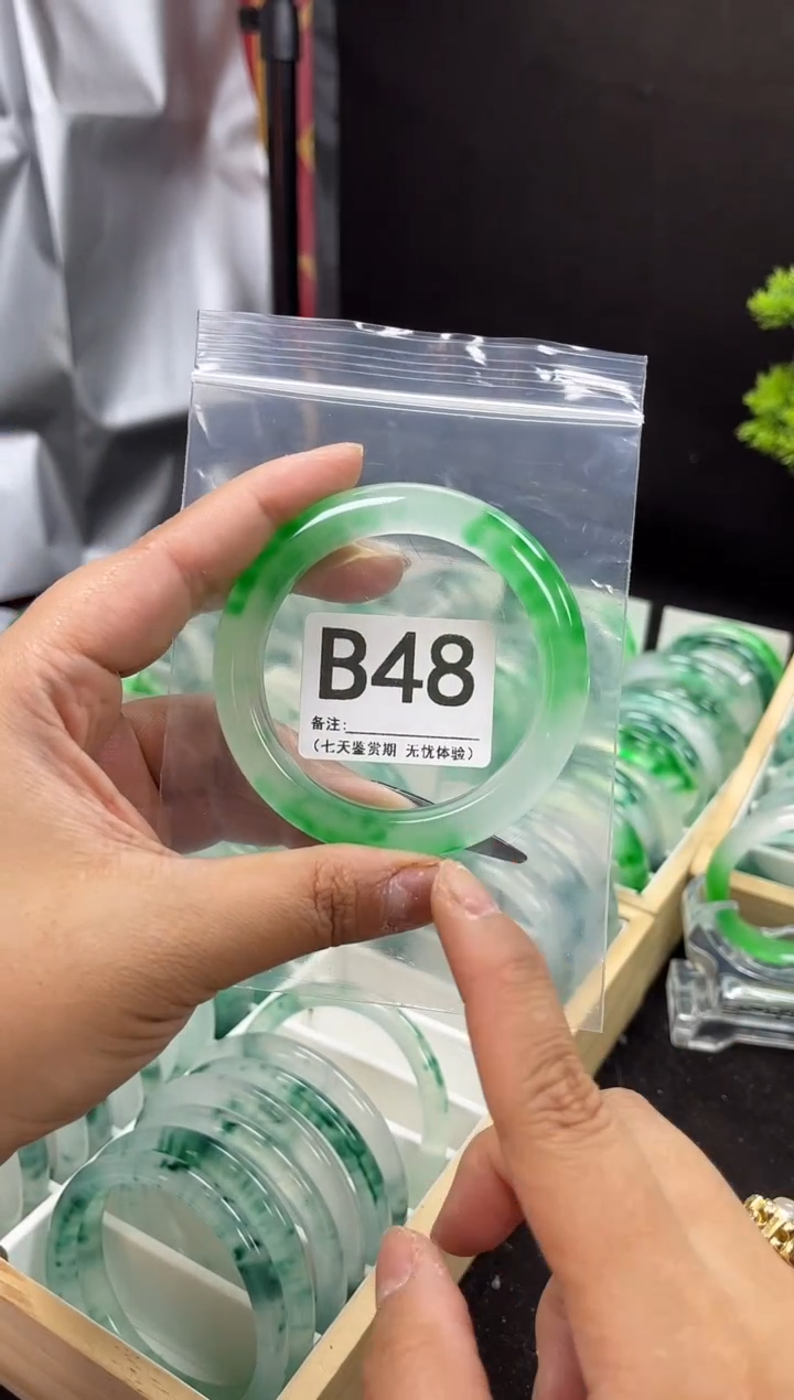 【闪购商品】石英岩玉手镯未镶嵌B48
