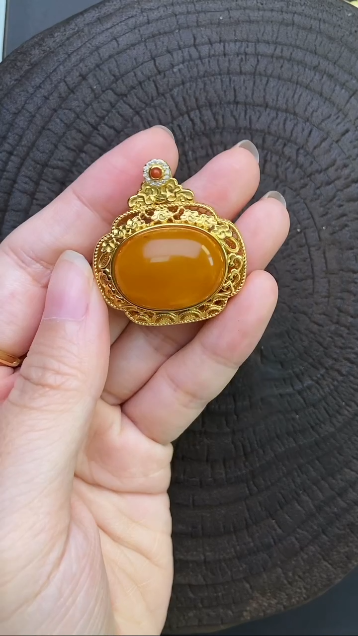 银S925镶嵌吊坠(赠链)蜜蜡如意锁