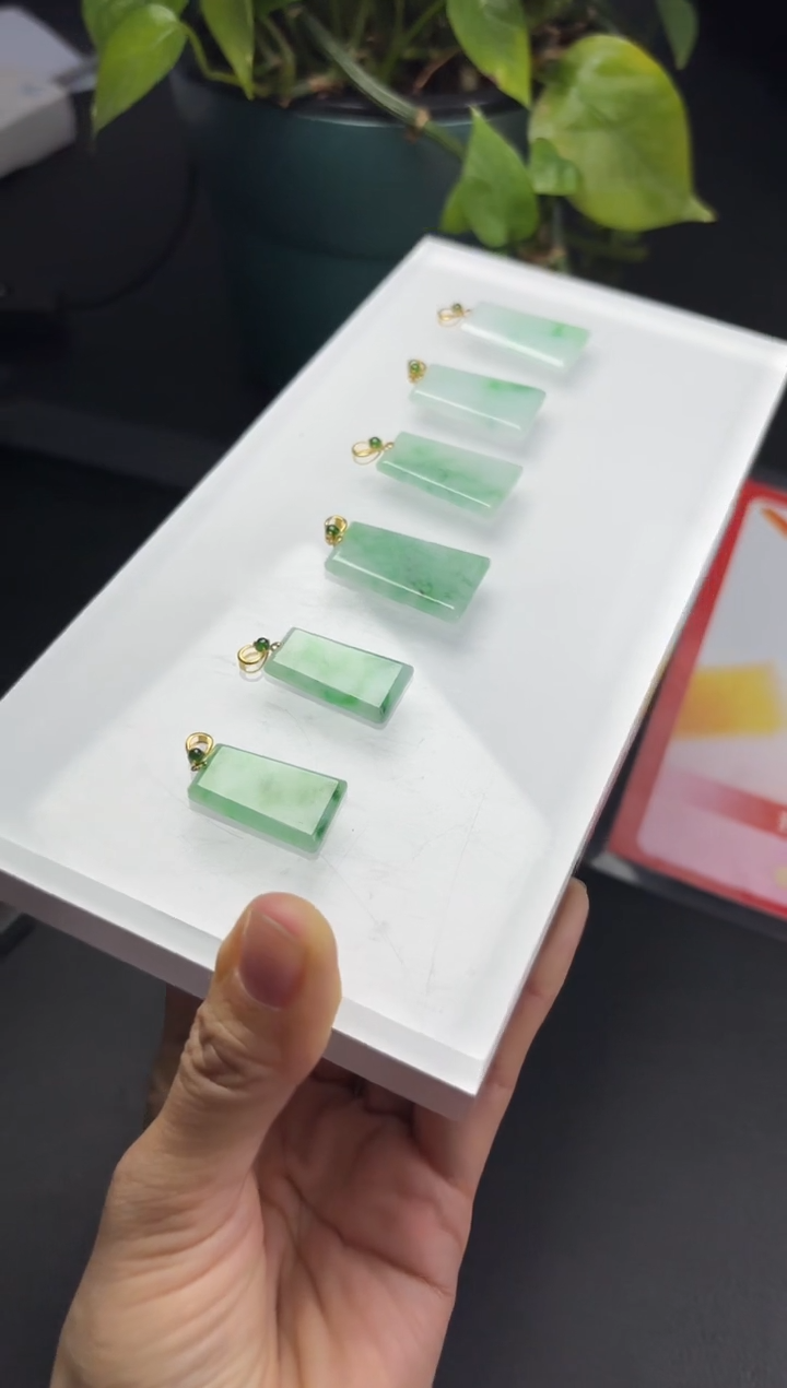 【闪购商品】翡翠挂件18K金镶嵌多样性发一件无事牌