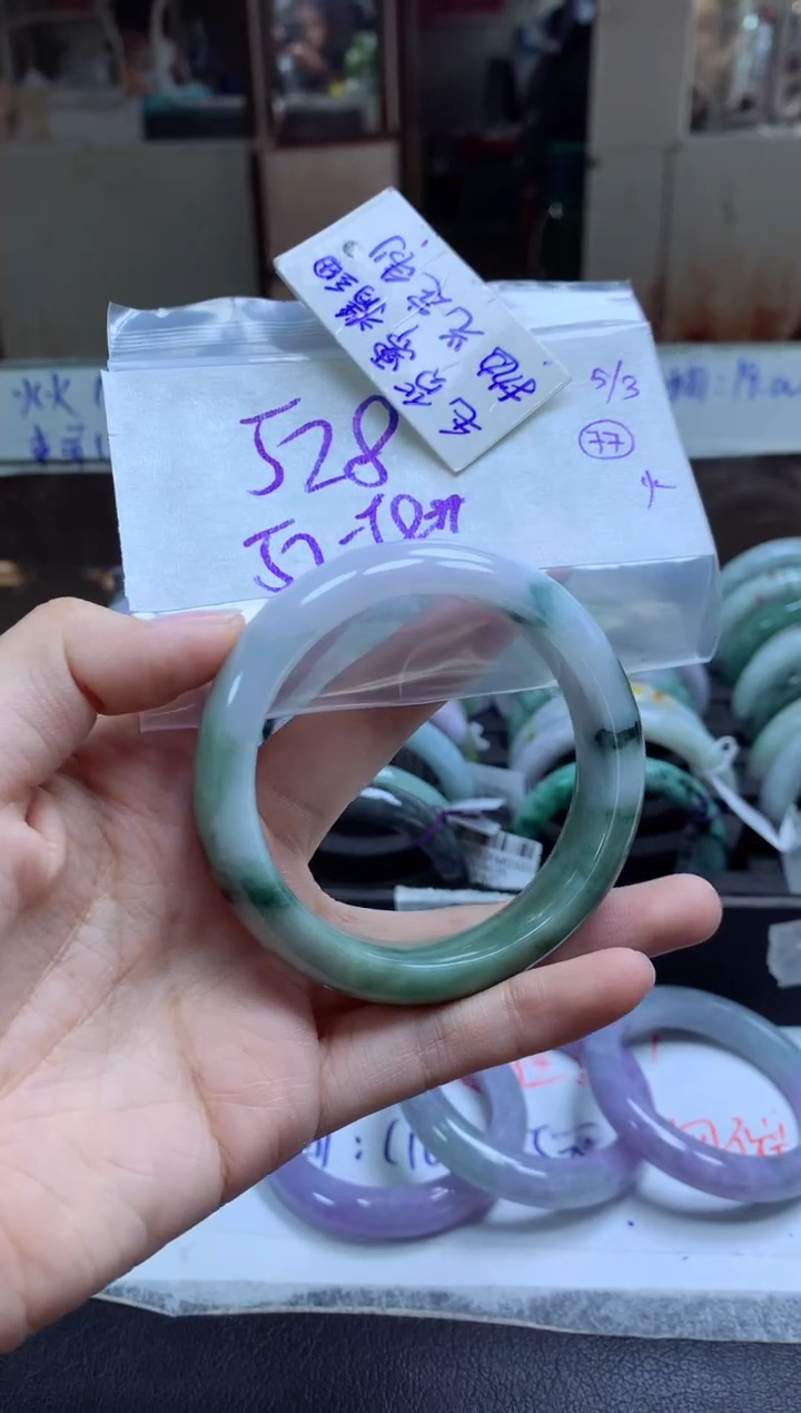 【闪购商品】定制翡翠未镶嵌手镯毛货需精细抛光+多人+528元