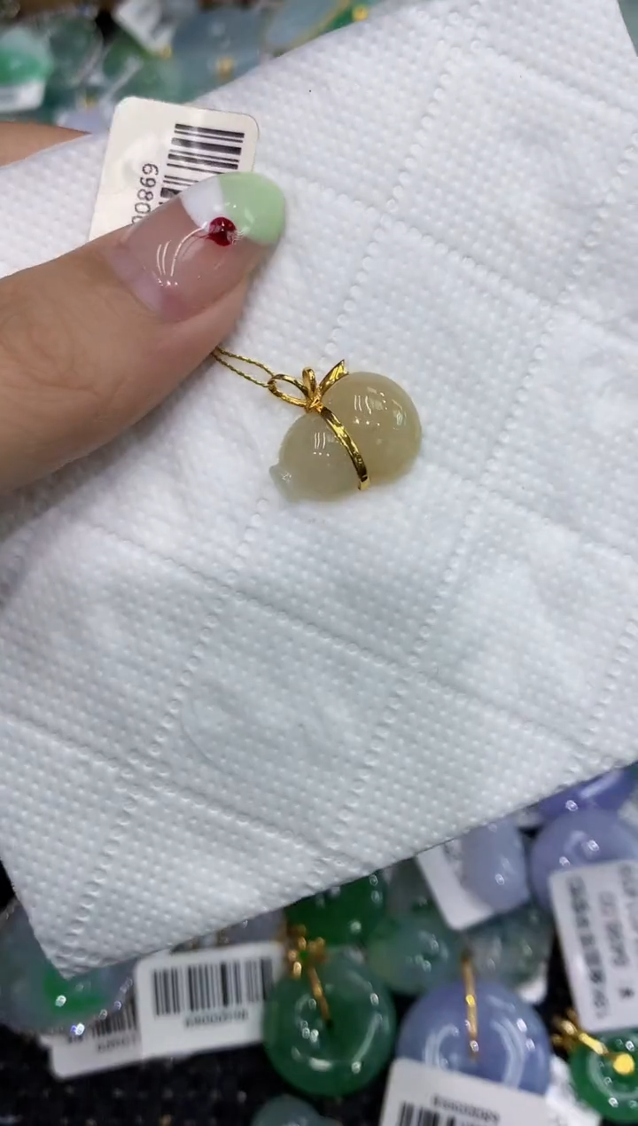 翡翠18K金镶嵌颈饰111111111111