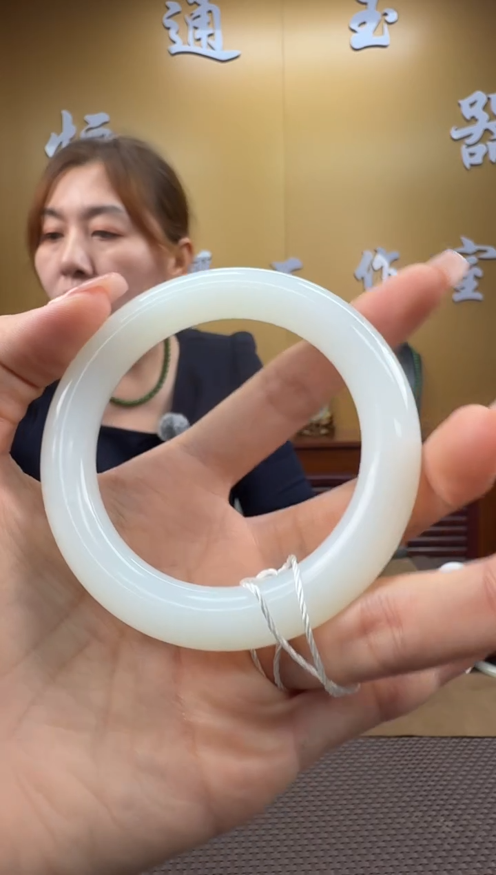 颈饰未镶嵌和田玉手镯58+