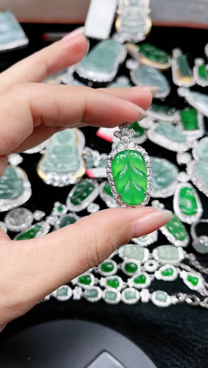 【闪购商品】翡翠颈饰未镶嵌1183赠皮绳