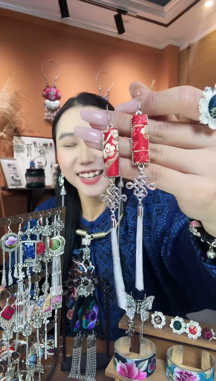 【闪购商品】刺绣纯手工民族风耳环