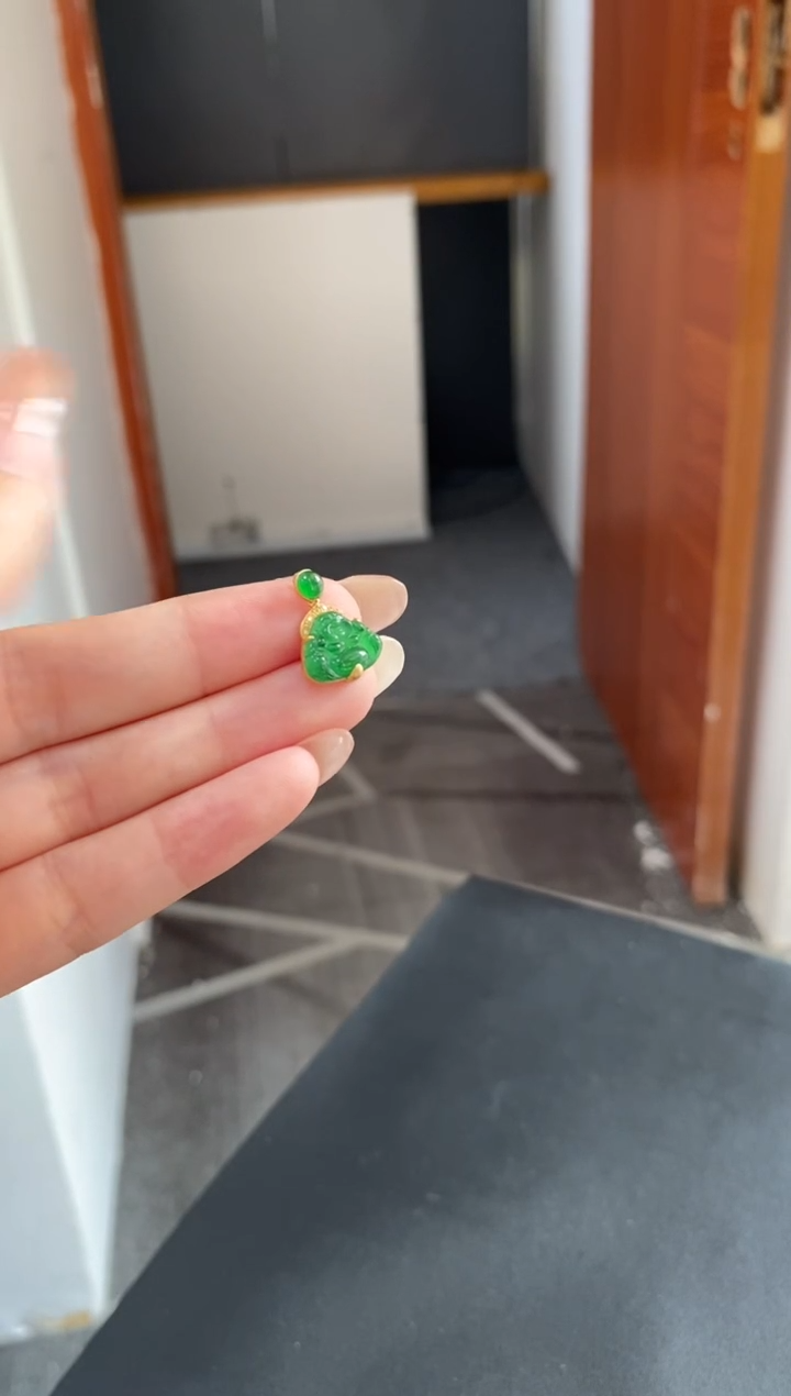 颈饰18K金镶嵌翡翠吊坠