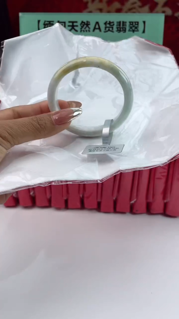 【闪购商品】翡翠手镯未镶嵌3翡翠手镯（微瑕）