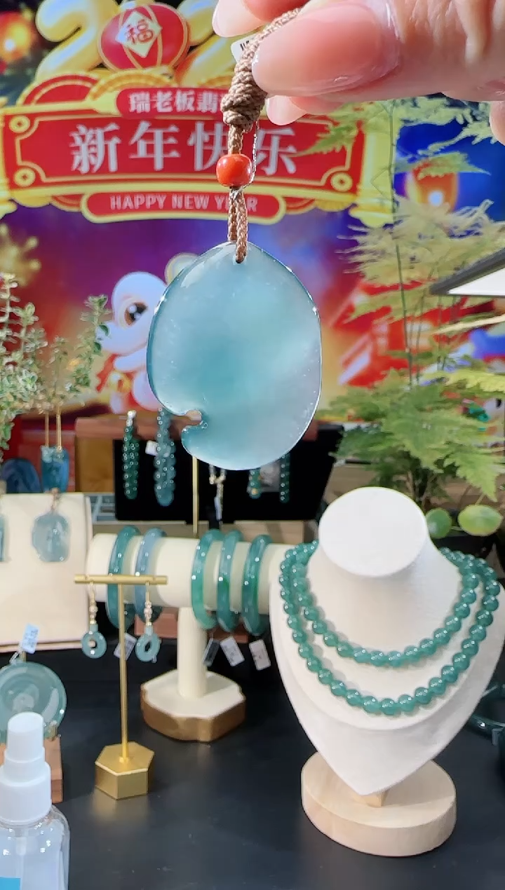 【闪购商品】翡翠吊坠(不含链)未镶嵌形意